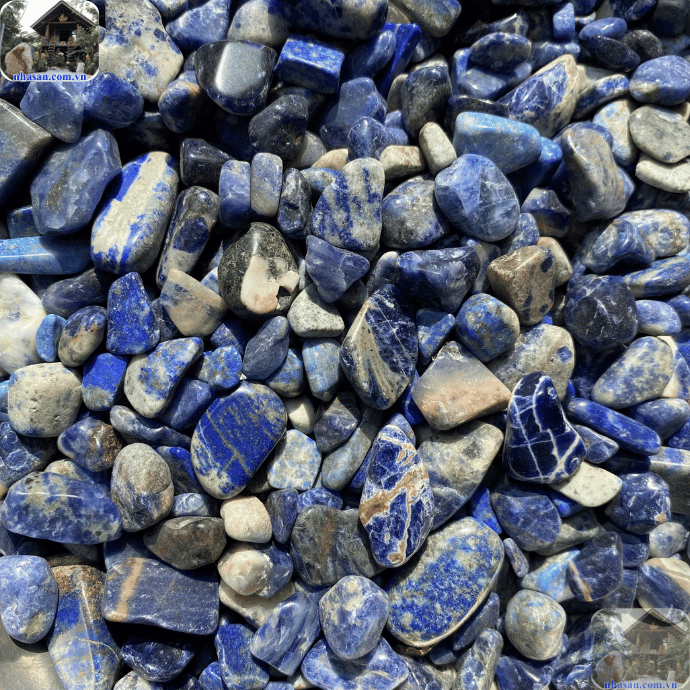 Đá lưu ly nổi bật như một viên ngọc quý với vẻ đẹp tinh tế và những công dụng tâm linh đặc biệt Đá lưu ly nổi bật như một viên ngọc quý với vẻ đẹp tinh tế và những công dụng tâm linh đặc biệt