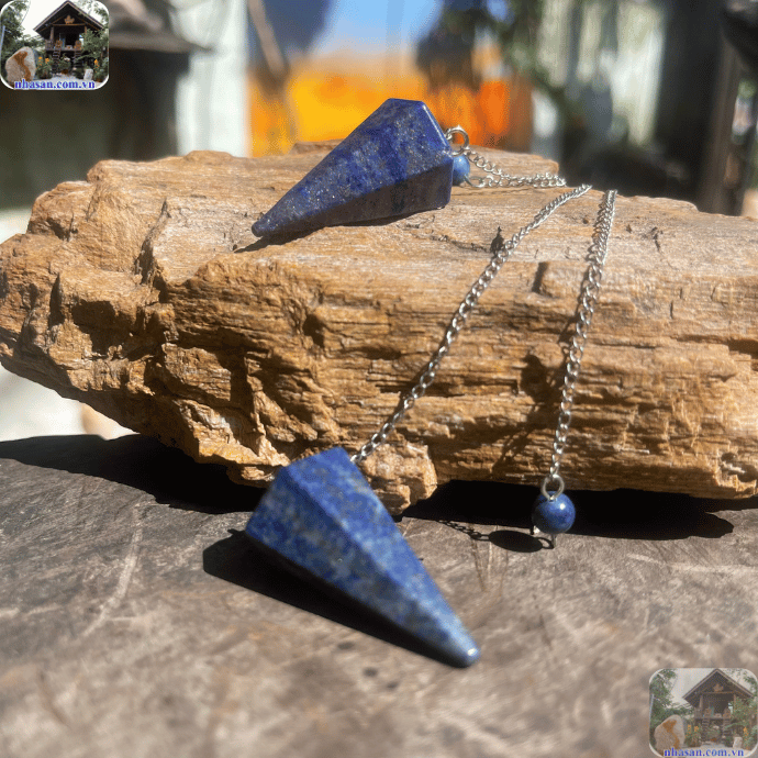 Đá lưu ly thường được chế tác thành các loại trang sức Đá lưu ly thường được chế tác thành các loại trang sức