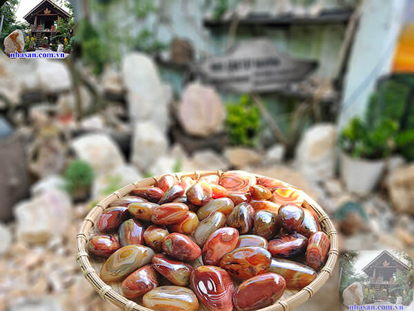 Đá mã não tự nhiên sẽ có đường vân màu sắc không đều Đá mã não tự nhiên sẽ có đường vân màu sắc không đều