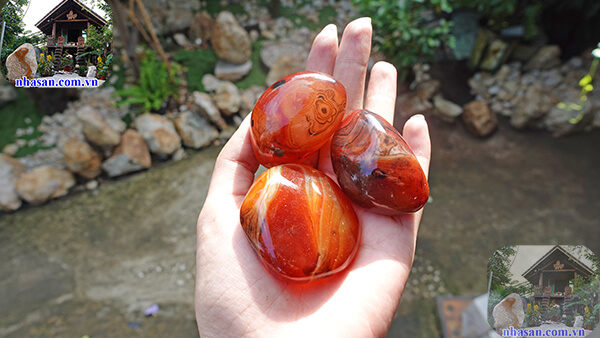 Đá mã não đỏ vụn có độ cứng cao từ 6.5 - 7 mohs Đá mã não đỏ vụn có độ cứng cao từ 6.5 - 7 mohs