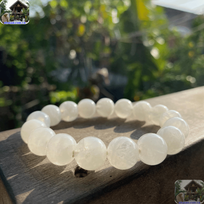 Đá mã não trắng là một trong những loại đá quý được ưa chuộng Đá mã não trắng là một trong những loại đá quý được ưa chuộng