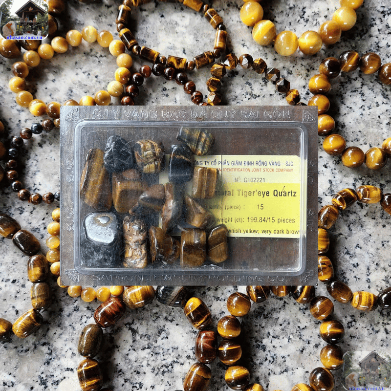 Đá mắt hổ có thể thanh tẩy và cách nạp năng lượng đá phong thủy bằng cách phơi nhẹ dưới ánh nắng Đá mắt hổ có thể thanh tẩy và cách nạp năng lượng đá phong thủy bằng cách phơi nhẹ dưới ánh nắng