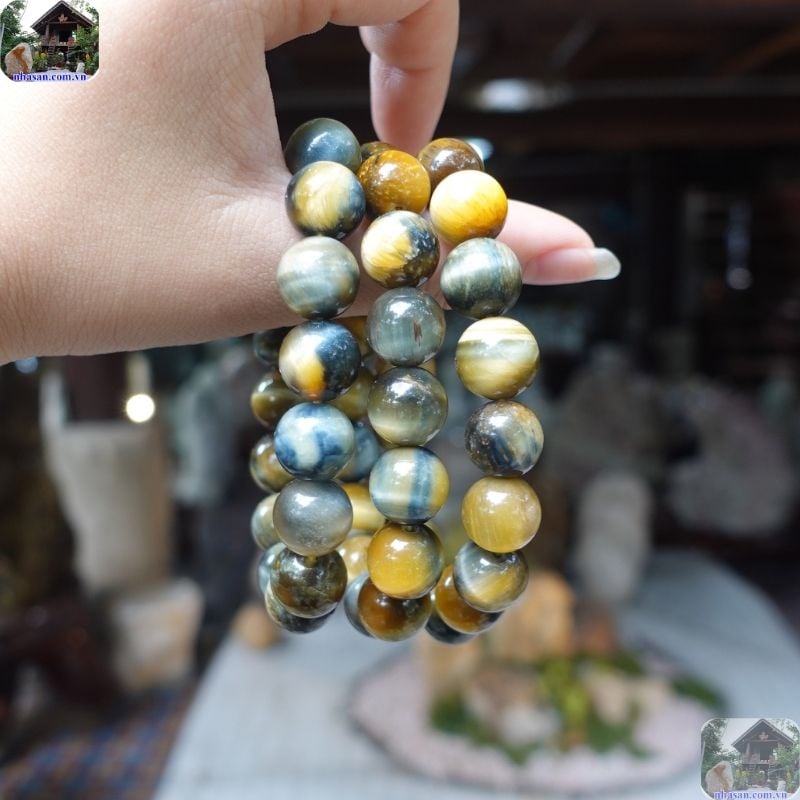 Màu xanh đen ánh kim của đá chính là màu bản mệnh của hành Thủy Màu xanh đen ánh kim của đá chính là màu bản mệnh của hành Thủy