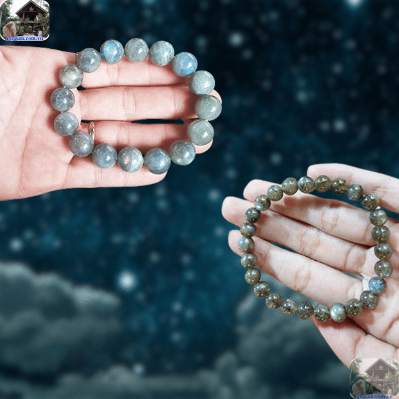 Đeo vòng tay Moonstone ở tay trái (tay nhận năng lượng) để tăng cường tình duyên Đeo vòng tay Moonstone ở tay trái (tay nhận năng lượng) để tăng cường tình duyên