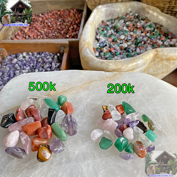 So sánh kích thước của đá ngũ sắc 500k và đá ngũ sắc 200k So sánh kích thước của đá ngũ sắc 500k và đá ngũ sắc 200k