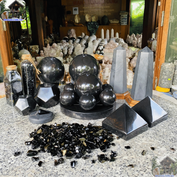 Đá núi lửa được ứng dụng rộng rãi trong trang sức, vật phẩm trấn trạch Đá núi lửa được ứng dụng rộng rãi trong trang sức, vật phẩm trấn trạch