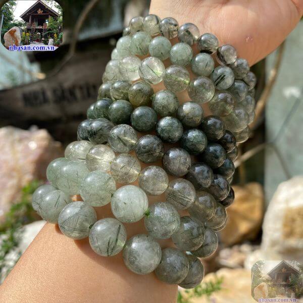 Đá phong thủy là một loại trang sức được nhiều người ưa chuộng Đá phong thủy là một loại trang sức được nhiều người ưa chuộng