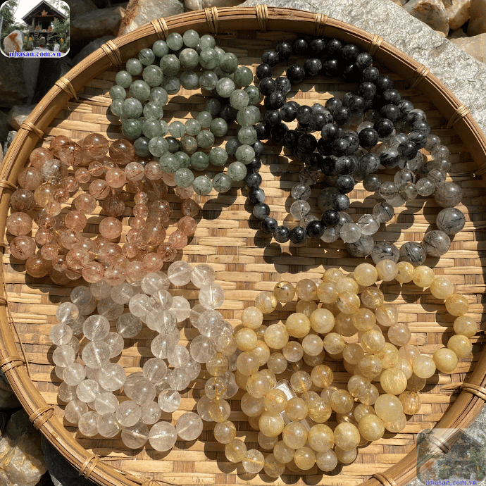 Đá tự nhiên thường có các vết rạn, vân hoặc tạp chất nhỏ Đá tự nhiên thường có các vết rạn, vân hoặc tạp chất nhỏ