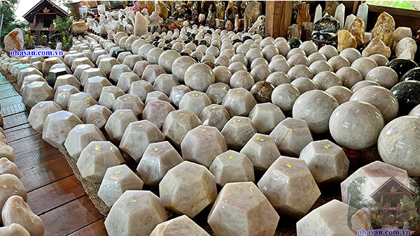 Đá phong thủy tự nhiên mang năng lượng giúp hỗ trợ công việc  Đá phong thủy tự nhiên mang năng lượng giúp hỗ trợ công việc