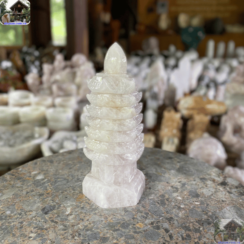 Một cửa hàng uy tín sẽ có nhiều loại đá và sản phẩm phong phú  Một cửa hàng uy tín sẽ có nhiều loại đá và sản phẩm phong phú