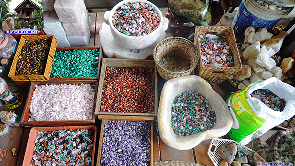 Đá ngũ sắc giúp tăng cường năng lượng dương tích cực Đá ngũ sắc giúp tăng cường năng lượng dương tích cực