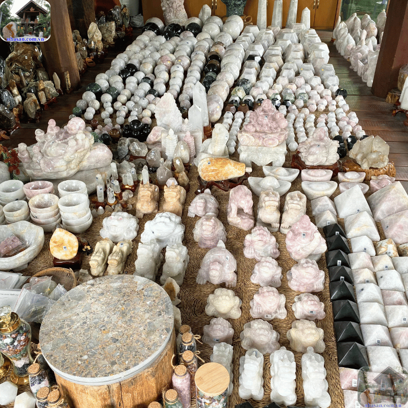 Kho Đá Phong Thủy Nhà Sàn Tây Nguyên có đa dạng vật phẩm tự nhiên được kiểm định Kho Đá Phong Thủy Nhà Sàn Tây Nguyên có đa dạng vật phẩm tự nhiên được kiểm định