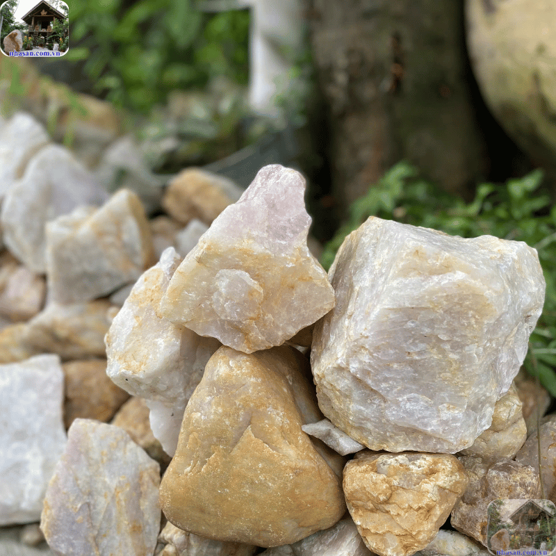 Sử dụng đá phong thủy giúp cân bằng năng lượng cá nhân và không gian sống Sử dụng đá phong thủy giúp cân bằng năng lượng cá nhân và không gian sống