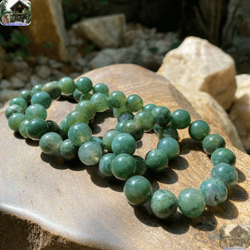 Khi mua, hãy chú ý đến độ trong suốt và màu sắc tự nhiên để tránh hàng giả Khi mua, hãy chú ý đến độ trong suốt và màu sắc tự nhiên để tránh hàng giả