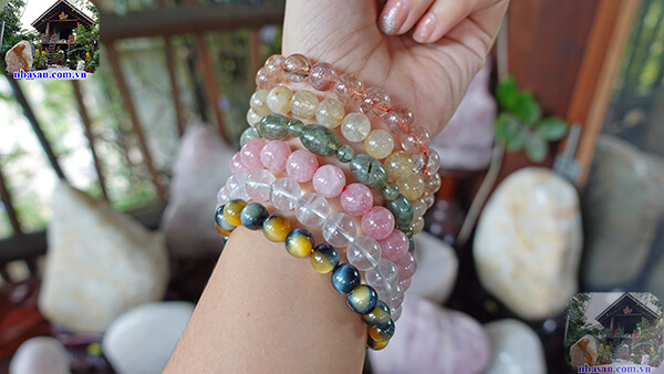 Đeo vòng tay phong thủy giúp bảo vệ sự bình an Đeo vòng tay phong thủy giúp bảo vệ sự bình an