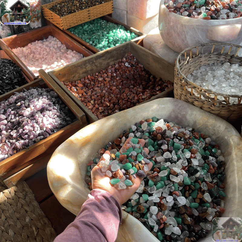 Năng lượng từ đá tự nhiên cũng được sử dụng trong các liệu pháp chữa lành Năng lượng từ đá tự nhiên cũng được sử dụng trong các liệu pháp chữa lành