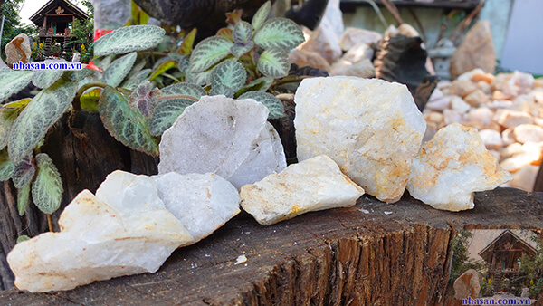 Đá thạch anh vụn trắng thô 4x6cm Đá thạch anh vụn trắng thô 4x6cm