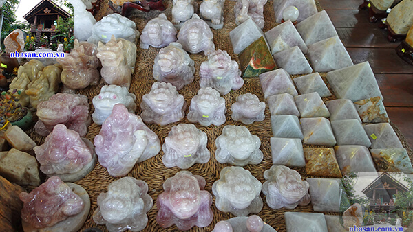 Vật phẩm phong thủy tại Nhà Sàn Tây Nguyên Vật phẩm phong thủy tại Nhà Sàn Tây Nguyên