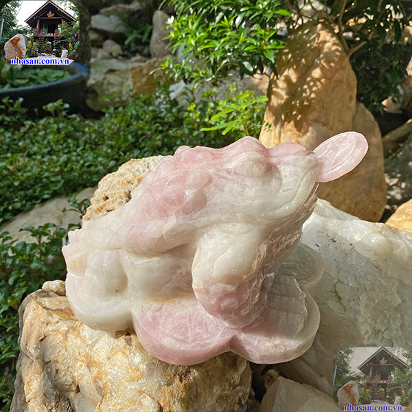 Đá thạch anh hồng thô được dùng để làm vật phẩm phong thủy Đá thạch anh hồng thô được dùng để làm vật phẩm phong thủy