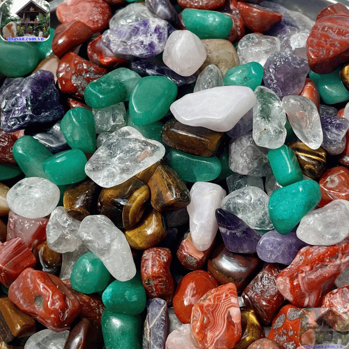 Đá thạch anh ngũ sắc là sự kết hợp của 5 loại đá bán quý khác nhau Đá thạch anh ngũ sắc là sự kết hợp của 5 loại đá bán quý khác nhau