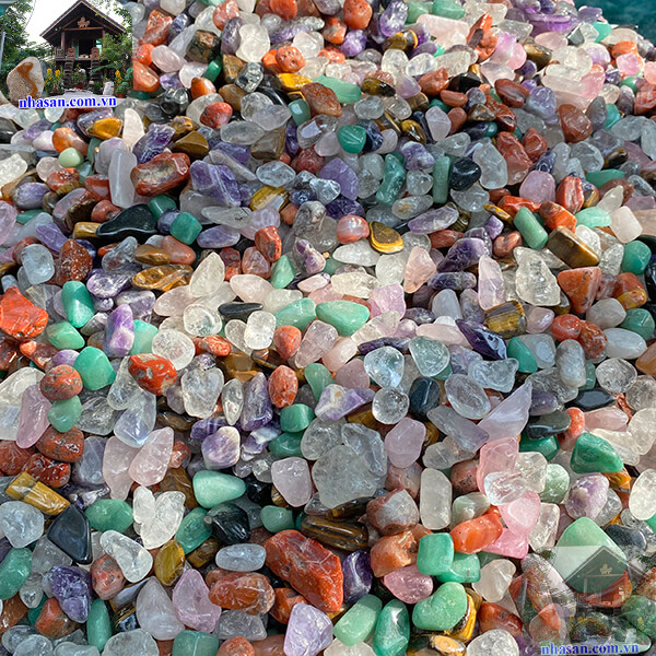 Năm màu đá kết hợp giúp đem lại năng lượng dương vô hạn Năm màu đá kết hợp giúp đem lại năng lượng dương vô hạn