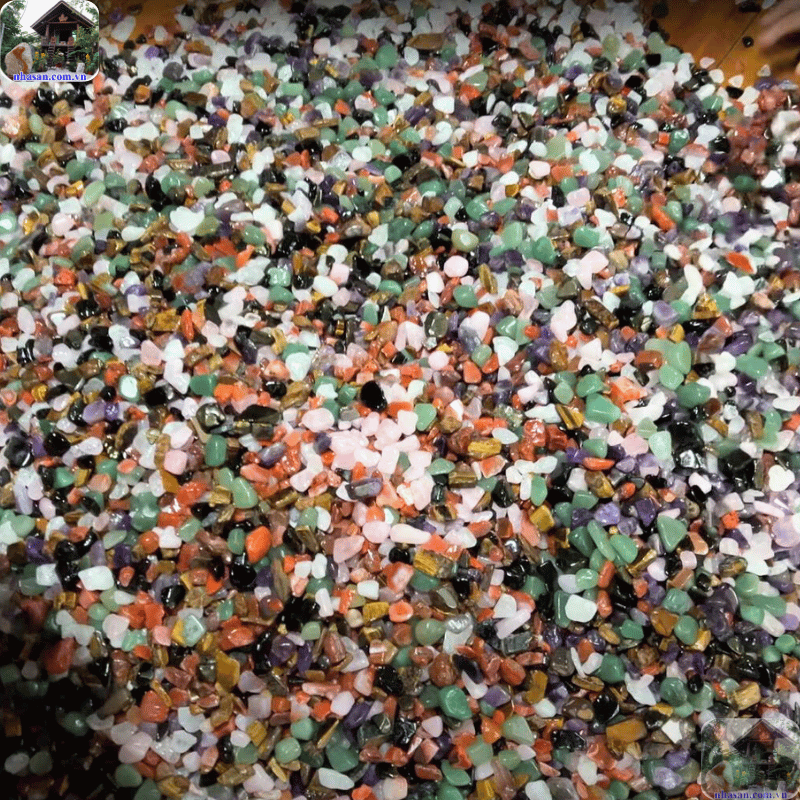 Việc kết hợp đầy đủ 5 màu đá này không chỉ giúp trấn trạch mạnh mẽ mà còn tạo ra một trường năng lượng cân bằng Việc kết hợp đầy đủ 5 màu đá này không chỉ giúp trấn trạch mạnh mẽ mà còn tạo ra một trường năng lượng cân bằng