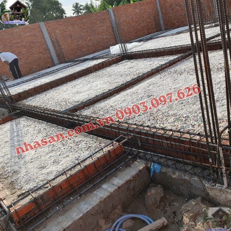 Đá thạch anh giúp cân bằng và nâng cao trường khí cho toàn bộ không gian sống phía trên. Đá thạch anh giúp cân bằng và nâng cao trường khí cho toàn bộ không gian sống phía trên.