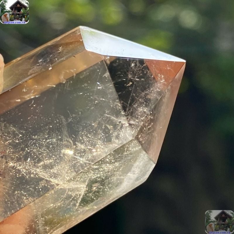 Đá tự nhiên được hình thành sâu trong lòng đất, trải qua hàng triệu năm hấp thụ tinh hoa của trời đất Đá tự nhiên được hình thành sâu trong lòng đất, trải qua hàng triệu năm hấp thụ tinh hoa của trời đất