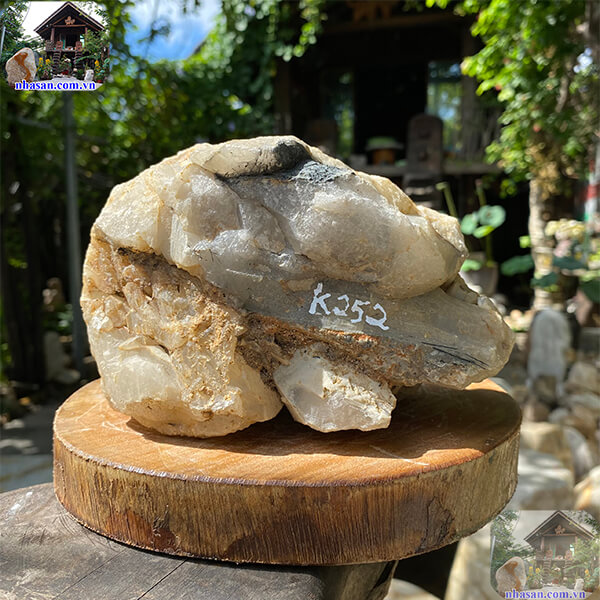 Nên lựa chọn đá có kích thước phù hợp với bàn làm việc Nên lựa chọn đá có kích thước phù hợp với bàn làm việc