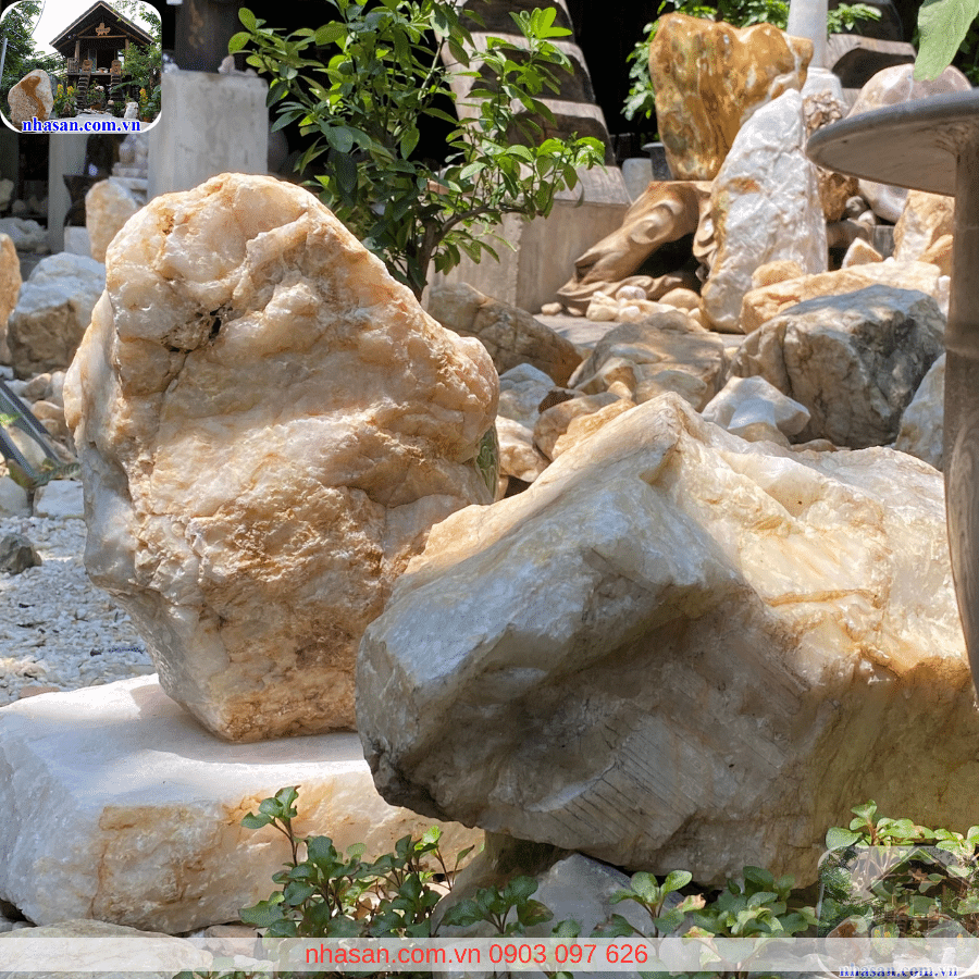 Được đặt trước cửa nhà, gốc cây, cổng nhà, góc nhà hoặc chôn phía dưới sân vườn Được đặt trước cửa nhà, gốc cây, cổng nhà, góc nhà hoặc chôn phía dưới sân vườn