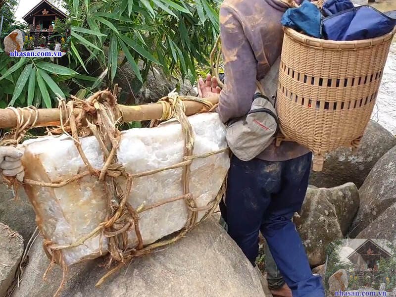 Đá thạch anh thô là loại đá nguyên bản chưa được xử lý Đá thạch anh thô là loại đá nguyên bản chưa được xử lý