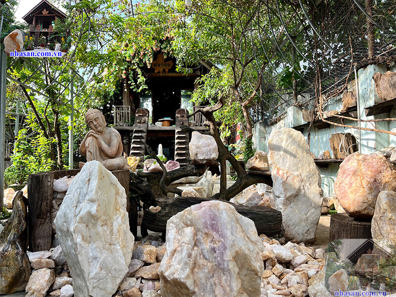 Nhà Sàn Tây Nguyên cung cấp đá thạch anh thô tự nhiên Nhà Sàn Tây Nguyên cung cấp đá thạch anh thô tự nhiên