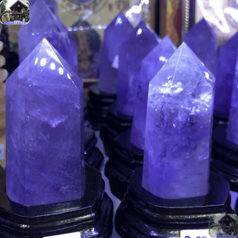 Đá Thạch Anh Tím và Đá Fluorite Tím là hai trong số những loại đá màu tím được ưa chuộng Đá Thạch Anh Tím và Đá Fluorite Tím là hai trong số những loại đá màu tím được ưa chuộng
