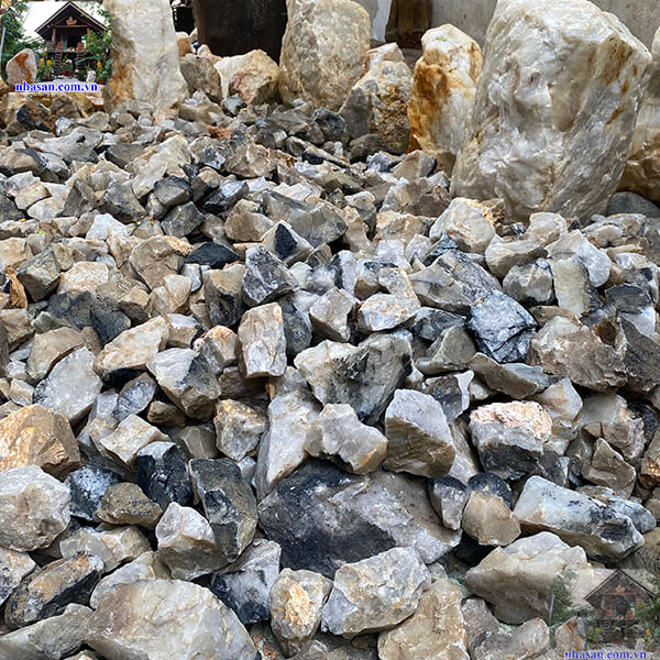 Đá thạch anh tóc đen chứa bao thể rutile dạng kim giống sợi tóc Đá thạch anh tóc đen chứa bao thể rutile dạng kim giống sợi tóc