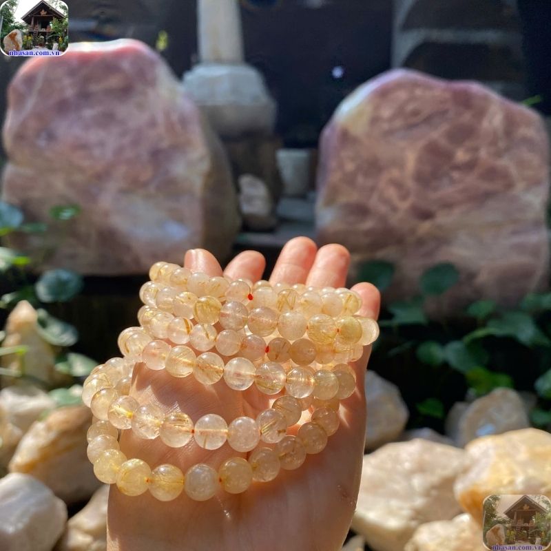 Thạch anh tóc vàng tượng trưng cho tài lộc, thịnh vượng và sự quyết đoán Thạch anh tóc vàng tượng trưng cho tài lộc, thịnh vượng và sự quyết đoán