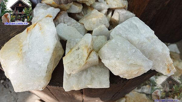 Nhà Sàn Tây Nguyên chuyên cung cấp đá thạch anh thô tự nhiên Nhà Sàn Tây Nguyên chuyên cung cấp đá thạch anh thô tự nhiên