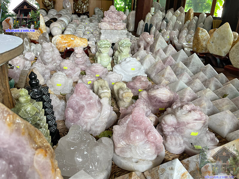 Đá thạch anh trắng, tím, hồng, vàng, đen có tác dụng gì? What are the effects of white, purple, pink, yellow, and black quartz?