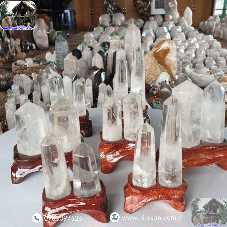 Màu trắng tinh khiết, điểm xuyết những đường vân mây mềm mại Màu trắng tinh khiết, điểm xuyết những đường vân mây mềm mại