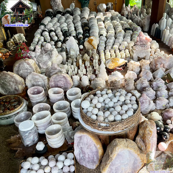 Các vật phẩm phong thủy tại Nhà Sàn cam kết đá tự nhiên Các vật phẩm phong thủy tại Nhà Sàn cam kết đá tự nhiên