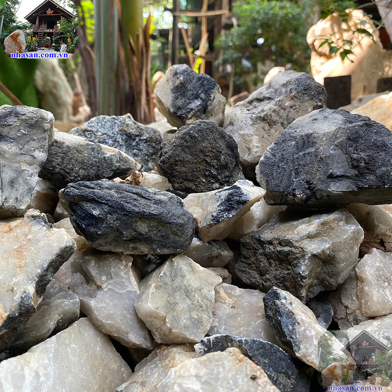 Đá thạch anh tóc đen vụn 4x6cm Đá thạch anh tóc đen vụn 4x6cm
