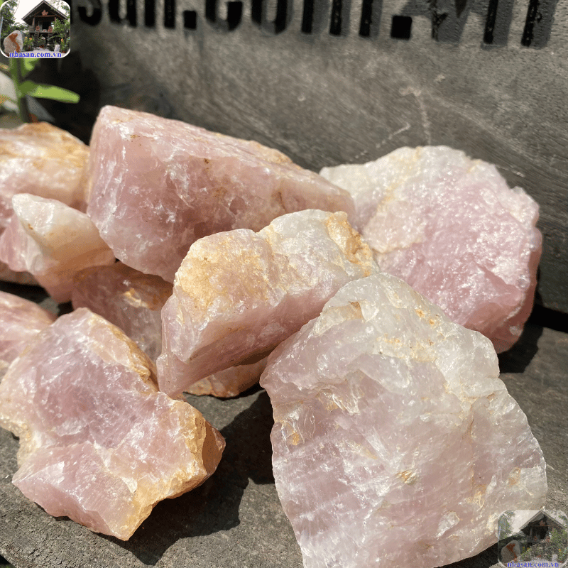 Đá thạch anh, sau hàng triệu năm hình thành trong lòng đất, tích tụ nguồn năng lượng dương cực lớn Đá thạch anh, sau hàng triệu năm hình thành trong lòng đất, tích tụ nguồn năng lượng dương cực lớn