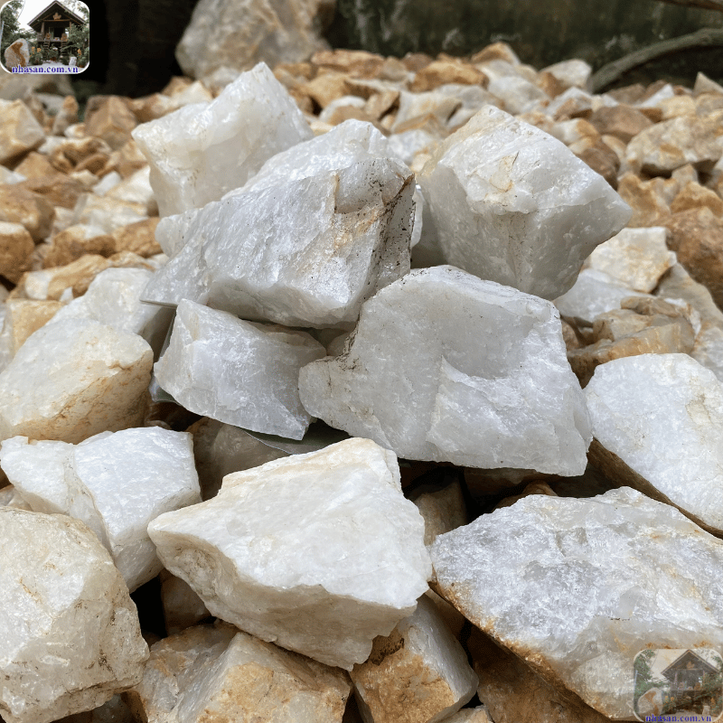 Đá thạch anh vụn không chỉ là một khoáng vật đẹp mắt mà còn là một vật phẩm phong thủy mạnh mẽ Đá thạch anh vụn không chỉ là một khoáng vật đẹp mắt mà còn là một vật phẩm phong thủy mạnh mẽ