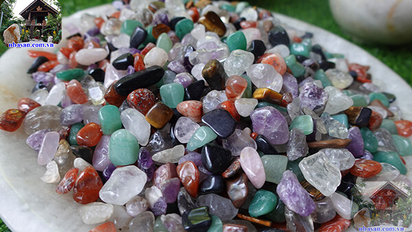 Đá thạch anh vụn ngũ sắc đánh bóng Đá thạch anh vụn ngũ sắc đánh bóng