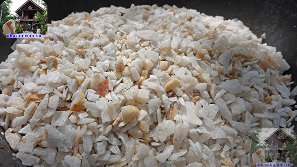 Đá thạch anh vụn 0.3x0.5cm màu sắc trắng đẹp Đá thạch anh vụn 0.3x0.5cm màu sắc trắng đẹp