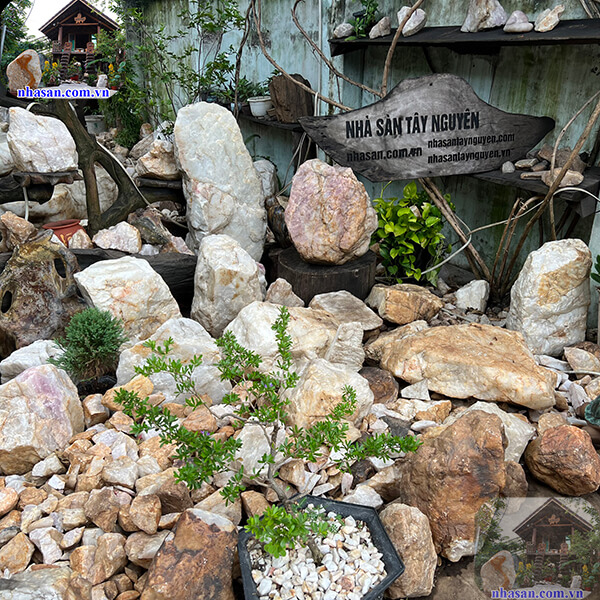 Đá phong thủy tự nhiên tại Nhà Sàn Đá phong thủy tự nhiên tại Nhà Sàn
