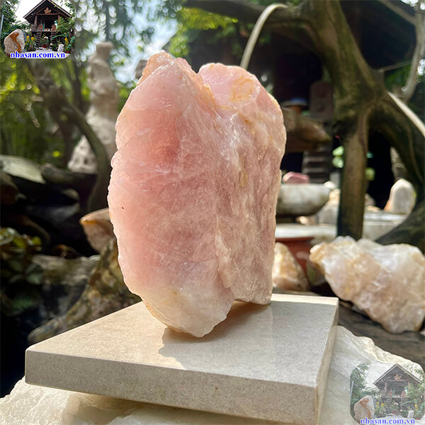 Thạch anh hồng giúp không gian sống trở nên sinh khí Thạch anh hồng giúp không gian sống trở nên sinh khí