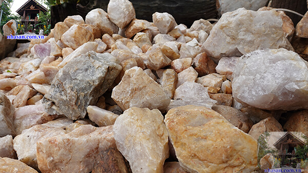 Đá thạch anh vụn tự nhiên sẽ có mặt bị nứt phèn Đá thạch anh vụn tự nhiên sẽ có mặt bị nứt phèn