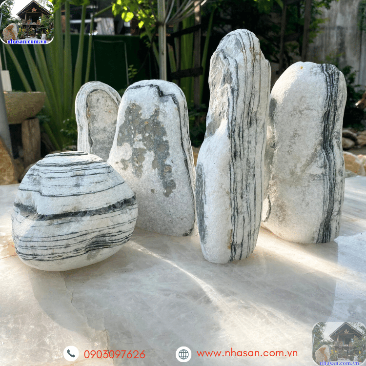 Những đường vân trắng đen uốn lượn tinh tế như đám mây ẩn mình trong khe núi Những đường vân trắng đen uốn lượn tinh tế như đám mây ẩn mình trong khe núi