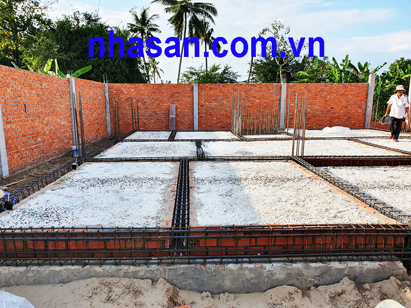 Hình ảnh thực tế chủ nhà rải đá thạch anh