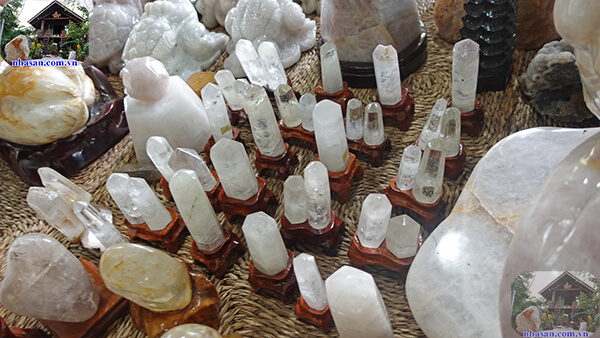 Trụ đá tinh thể đặt bàn làm việc Trụ đá tinh thể đặt bàn làm việc